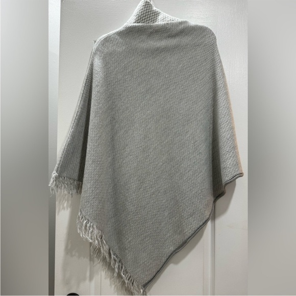 Wool & Alpaca Poncho - Made in Italy! - Picture 2 of 4